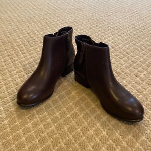 Softwalk  brown ankle boots